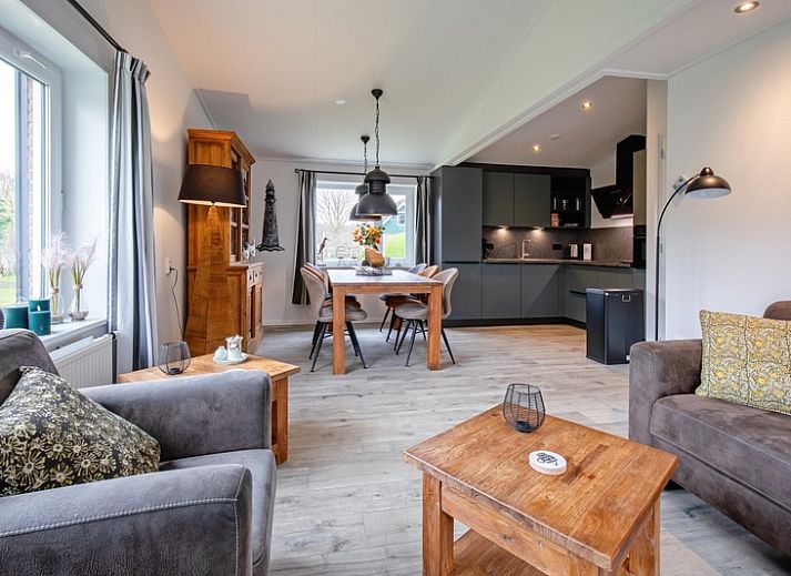 Krimweg 051 vacation home in De Cocksdorp Texel with spacious garden and sunny terrace.