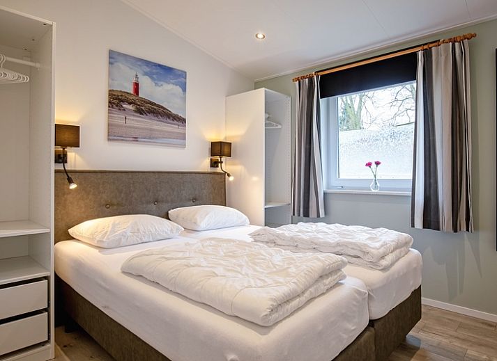 Cozy living room in Krimweg 051 vacation home, De Cocksdorp Texel, overlooking the garden.