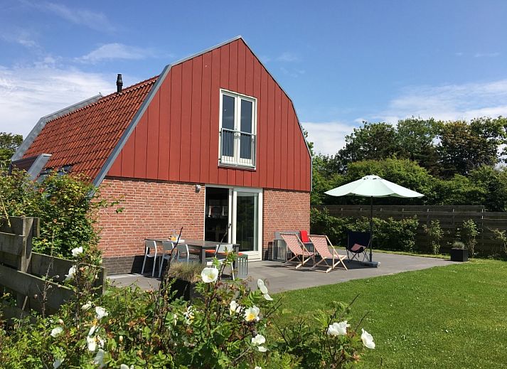 Frederik and Lodevika vacation home with sunny terrace in De Cocksdorp, Texel, Wadden Islands.