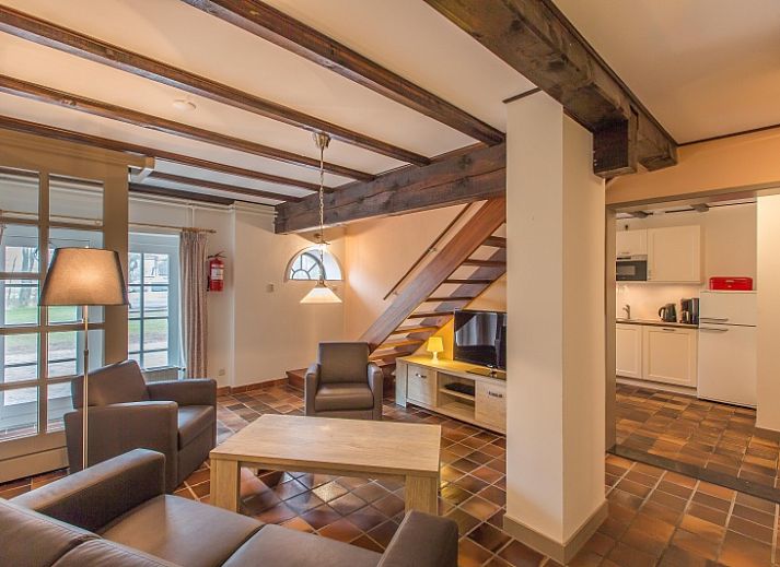 Type S-2 vakantiehuis in De Cocksdorp, Texel met rieten dak omringd door groen.