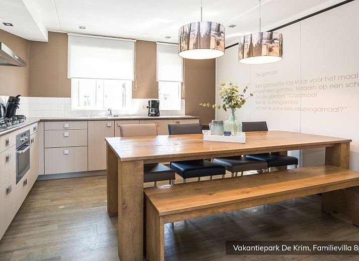 Familienvilla fuer 8 Personen in De Cocksdorp, Texel, mit schoener Aussicht auf den Teich und die gruene Umgebung.