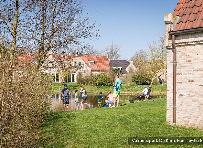 Komfortables Schlafzimmer in Familienvilla fuer 8 Personen, De Cocksdorp, Texel, mit Doppelbett und Tageslicht.