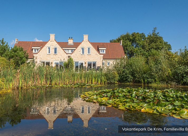 Komfortables Schlafzimmer in Familienvilla fuer 8 Personen, De Cocksdorp, Texel, mit Doppelbett und Tageslicht.