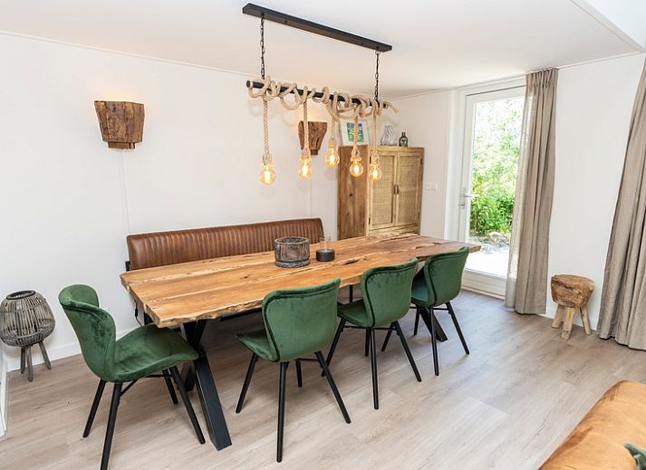 Ferienhaus Zeewinde in De Cocksdorp, Texel mit Sonnenterrasse und Picknicktisch. Ideal fuer einen erholsamen Urlaub auf den Watteninseln.