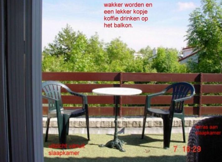 Cozy living room of Bungalow 759 Huize van Assendelft, De Cocksdorp, Texel, with modern furnishings.