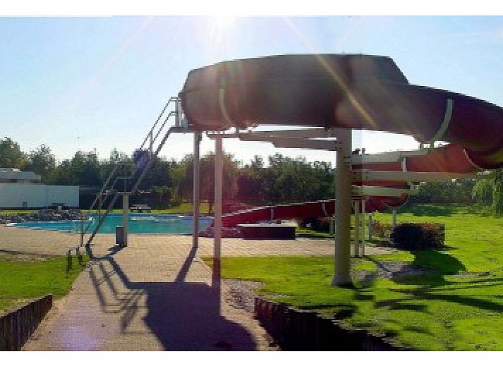 Cozy living room of Bungalow 759 Huize van Assendelft, De Cocksdorp, Texel, with modern furnishings.