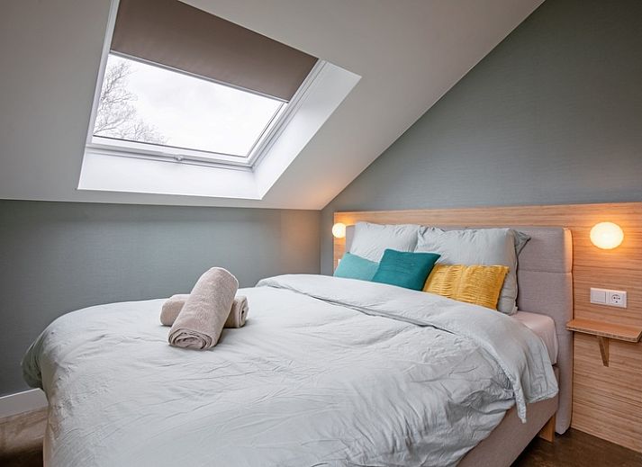 Gemuetliches Wohnzimmer im Ferienhaus Brakzand, De Cocksdorp Texel, mit Blick auf den Garten.