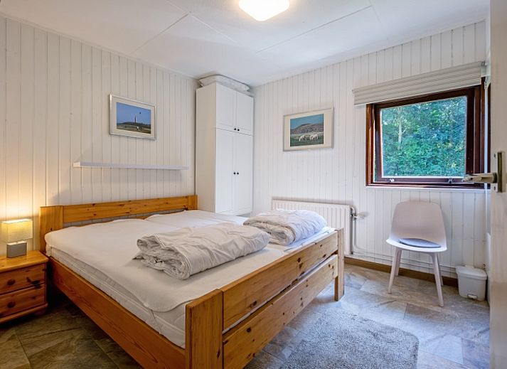 Gemuetliches Wohnzimmer des Ferienhauses Slufterduin 092 in De Cocksdorp, Texel mit bequemen Sofas.