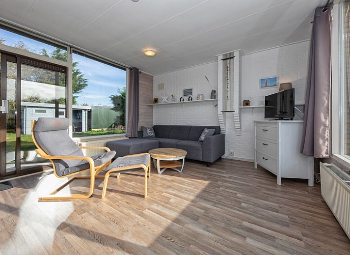 Bungalow Tamarisk 190 in De Cocksdorp on Texel, with sunny terrace and green surroundings.