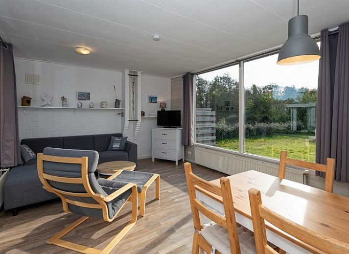 Bungalow Tamarisk 190 in De Cocksdorp on Texel, with sunny terrace and green surroundings.