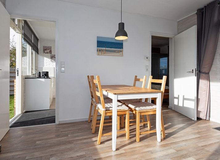 Bungalow Tamarisk 190 in De Cocksdorp on Texel, with sunny terrace and green surroundings.