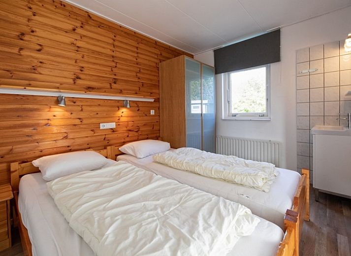 Bungalow Tamarisk 190 in De Cocksdorp on Texel, with sunny terrace and green surroundings.