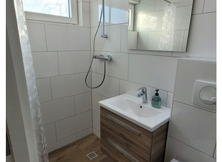 Bright living room of Bungalow Tamarisk 190, vacation home on Texel with comfortable interior.