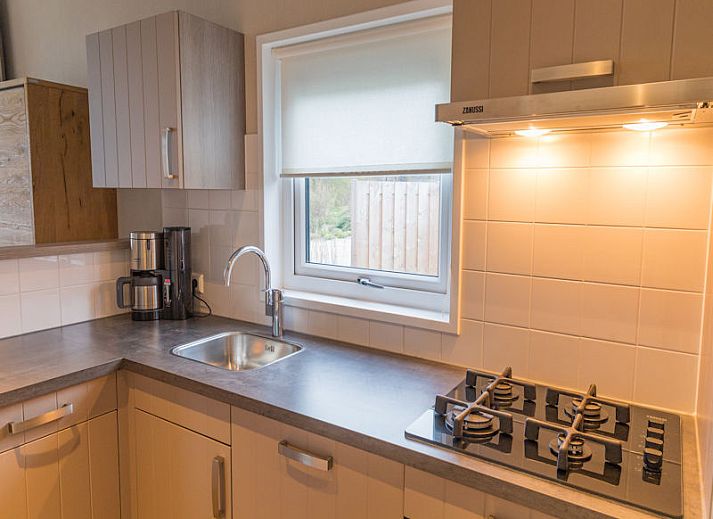 Chalet 05 Nevada in De Cocksdorp Texel met modern terras en tuin, ideaal vakantiehuis op Waddeneilanden.