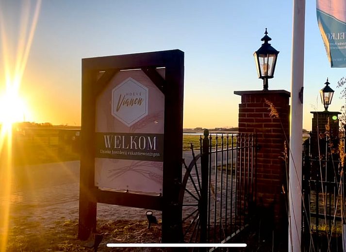 Ferienhaus in De Cocksdorp, Texel, mit charmantem Eingang und laendlicher Atmosphaere auf den Watteninseln.