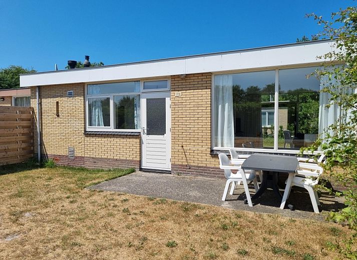 Bungalowpark Tamarisk - Bungalow 178 in De Cocksdorp Texel mit sonniger Terrasse und modernem Aussenbereich.