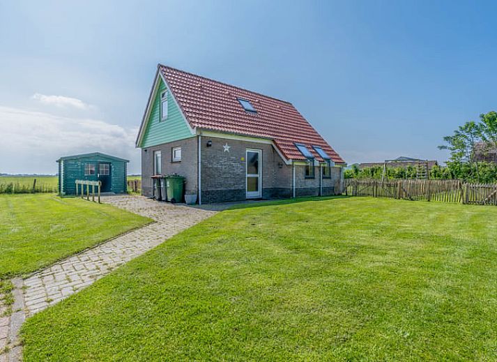 Ferienhaus in De Cocksdorp Texel mit grossem Garten und gruener Umgebung.