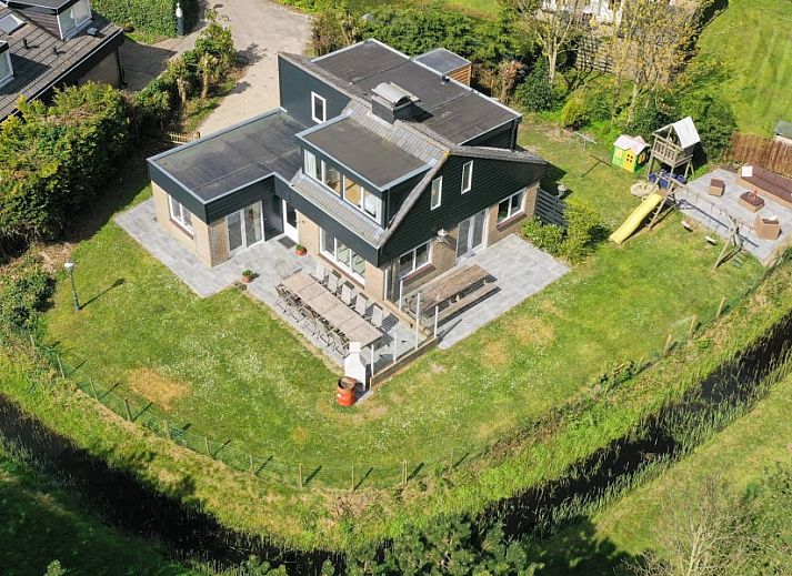 Guest house 010147 • Holiday property Texel • Luxe Villa Texel 8-10 personen met Sauna Krim 95