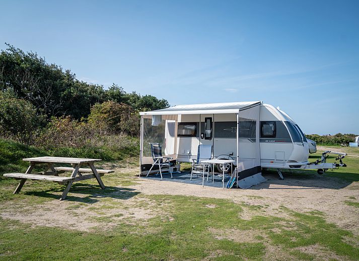 Geniet van de natuur bij Sluftervallei Comfort campingplaats C1, gelegen in De Cocksdorp, Texel met camper en fietsen.