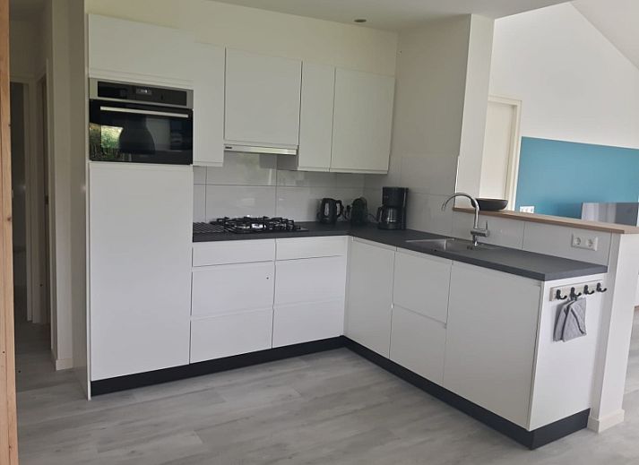 Bungalowpark Slufteroord - Duinzicht de Slufter in De Cocksdorp Texel, Ferienhaus mit sonniger Terrasse und gruenem Garten.