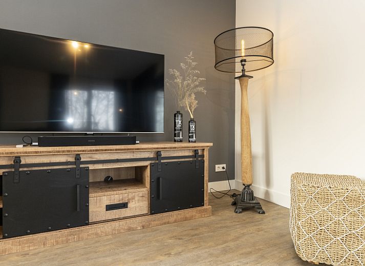 Duinoord Texel Ferienhaus in De Cocksdorp mit Reetdach und Terrasse auf den Watteninseln.