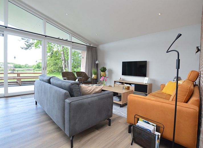 Orchismient 49 vacation home in De Koog, Texel with modern architecture and large terrace surrounded by nature.