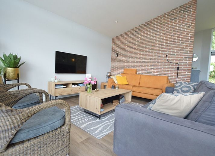 Orchismient 49 vacation home in De Koog, Texel with modern architecture and large terrace surrounded by nature.