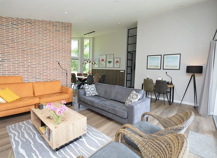 Orchismient 49 vacation home in De Koog, Texel with modern architecture and large terrace surrounded by nature.