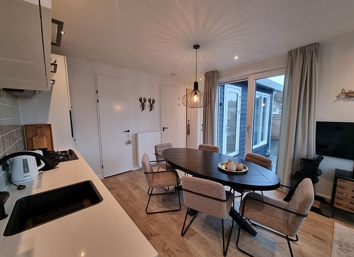 Front view of Chalet Bregkoog 119 on Chaletpark Bregkoog in De Koog, Texel, with sunny veranda.