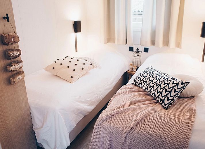 Front view of Chalet Bregkoog 119 on Chaletpark Bregkoog in De Koog, Texel, with sunny veranda.