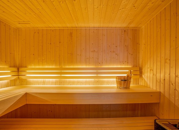 Stilvolle Sitzecke im Apartment Juliana 140 Island and Sea View, De Koog, Texel mit Panoramablick auf das Meer.