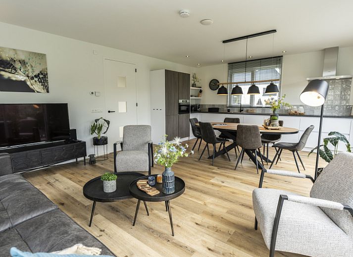 Villa 41 in De Koog, Texel, with sunny terrace and green garden, ideal vacation home on the Wadden Islands.