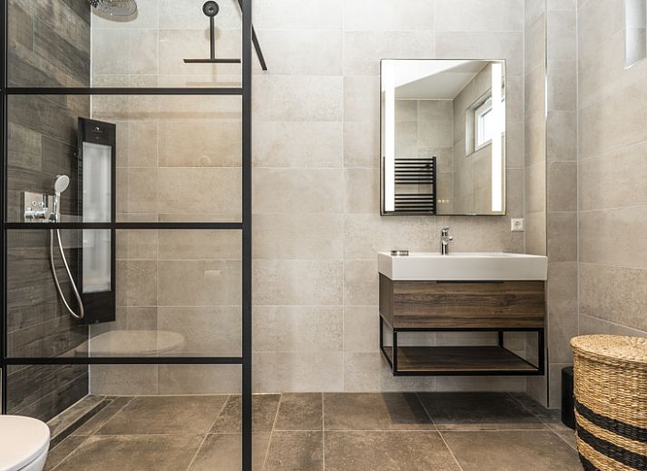 Villa 41 in De Koog, Texel, with sunny terrace and green garden, ideal vacation home on the Wadden Islands.