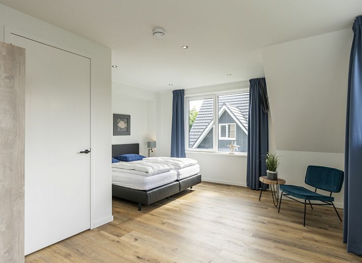 Stylish living room of Villa 41 in De Koog, Texel, with modern decor and lots of natural light.