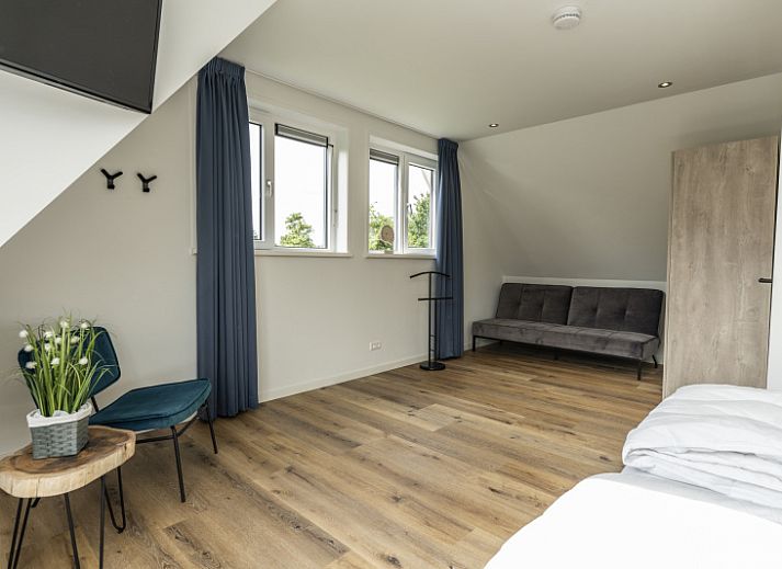 Stylish living room of Villa 41 in De Koog, Texel, with modern decor and lots of natural light.