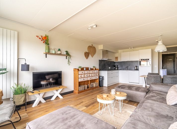 Stylish sitting area in Apartment Juliana 086, De Koog, Texel, with beautiful island view.