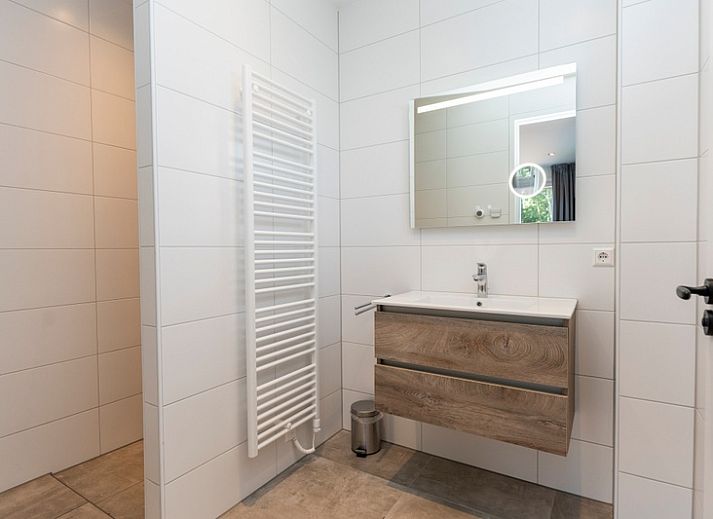 Modern vacation home Villa 35a in De Koog, Texel with spacious outdoor area.