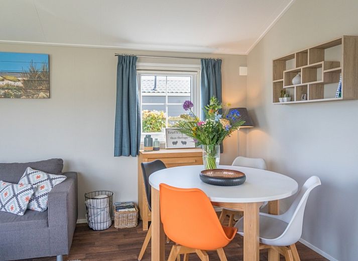 Chaletpark Bregkoog - Chalet Bregkoog 227, modern vacation home in De Koog, Texel with spacious driveway and sunny surroundings.