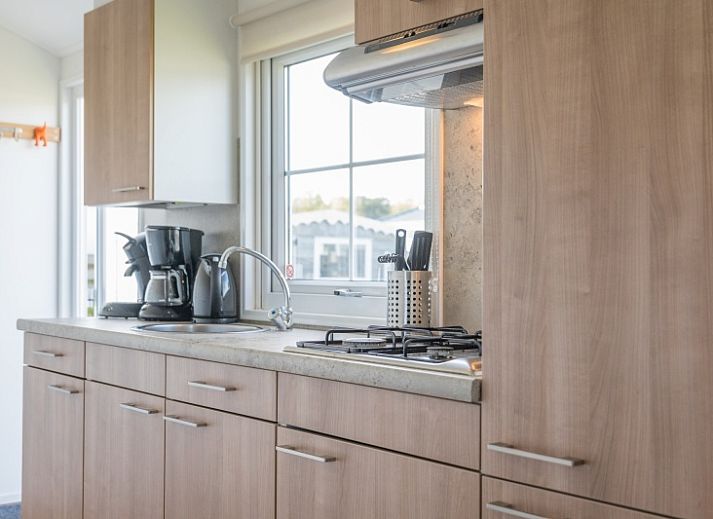 Chaletpark Bregkoog - Chalet Bregkoog 227, modern vacation home in De Koog, Texel with spacious driveway and sunny surroundings.