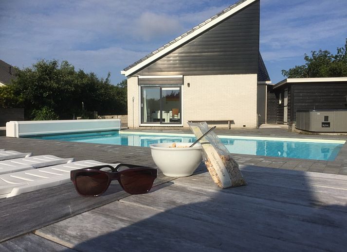 Relax by the pool at Stappeland - Huize 100-1 in De Koog, Texel, vacation home with modern terrace.