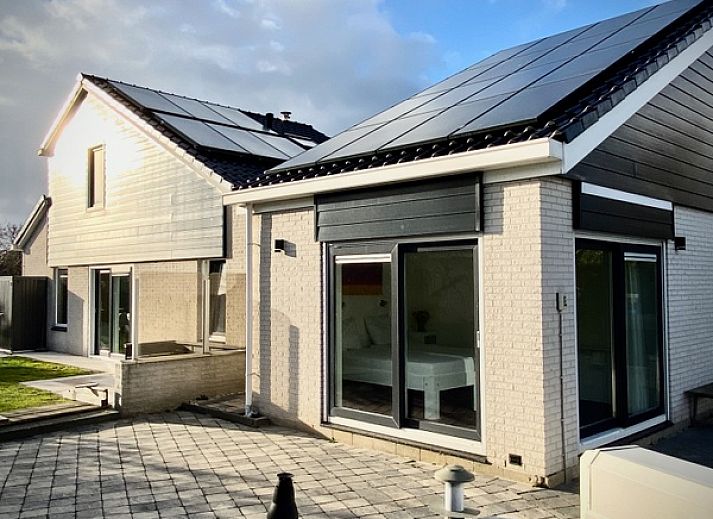 Relax by the pool at Stappeland - Huize 100-1 in De Koog, Texel, vacation home with modern terrace.