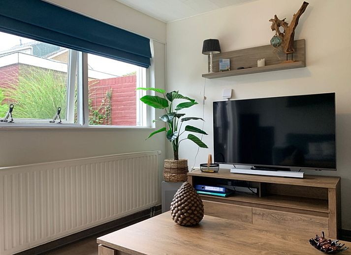 Modern kitchen and dining area in Duo bungalow, vacation home in De Koog, Texel on the Wadden Islands.