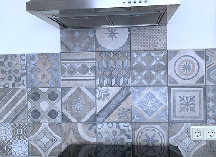 Modern kitchen and dining area in Duo bungalow, vacation home in De Koog, Texel on the Wadden Islands.