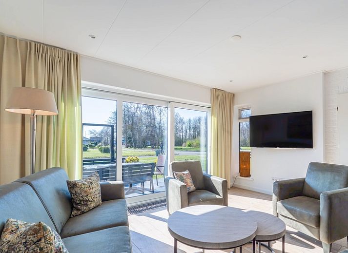 Orchismient 14 vacation home in De Koog Texel overlooking green garden and surrounding nature.