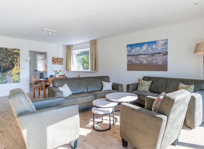 Orchismient 14 vacation home in De Koog Texel overlooking green garden and surrounding nature.