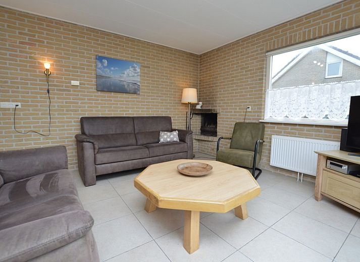 Vacation home Stappeland 213 in De Koog, Texel offers a charming exterior with green hedges and quiet street in the Wadden Islands.