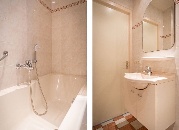 Stijlvolle woonkamer in Bungalow 31a, De Koog, Texel met comfortabele zithoek.