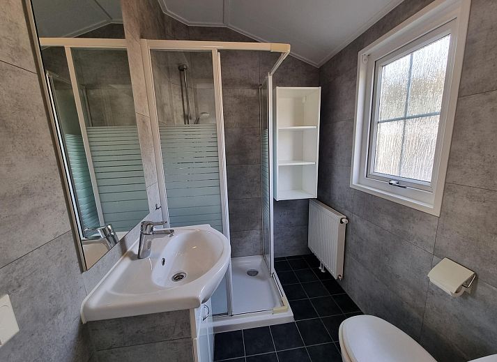 Modern kitchen in Chaletpark Bregkoog - Chalet Bregkoog 235, De Koog, Texel with all amenities for a pleasant stay.