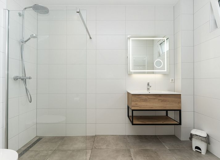 Villa 21A in De Koog, Texel, a modern vacation home with spacious garden and terrace on the Wadden Islands.