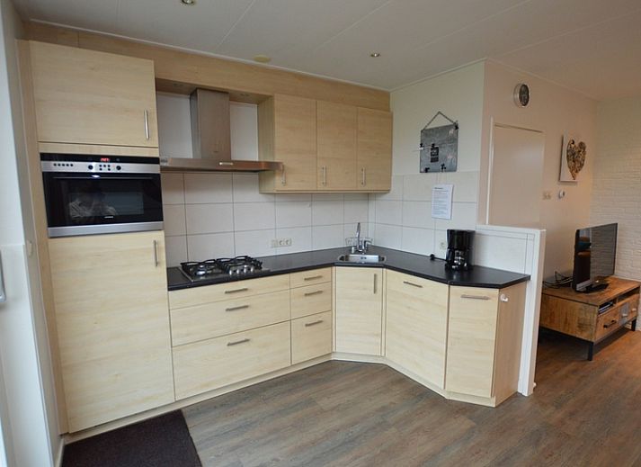 Cozy sitting area in Epelaan 19 vacation home, De Koog, Texel, with comfortable sofas.